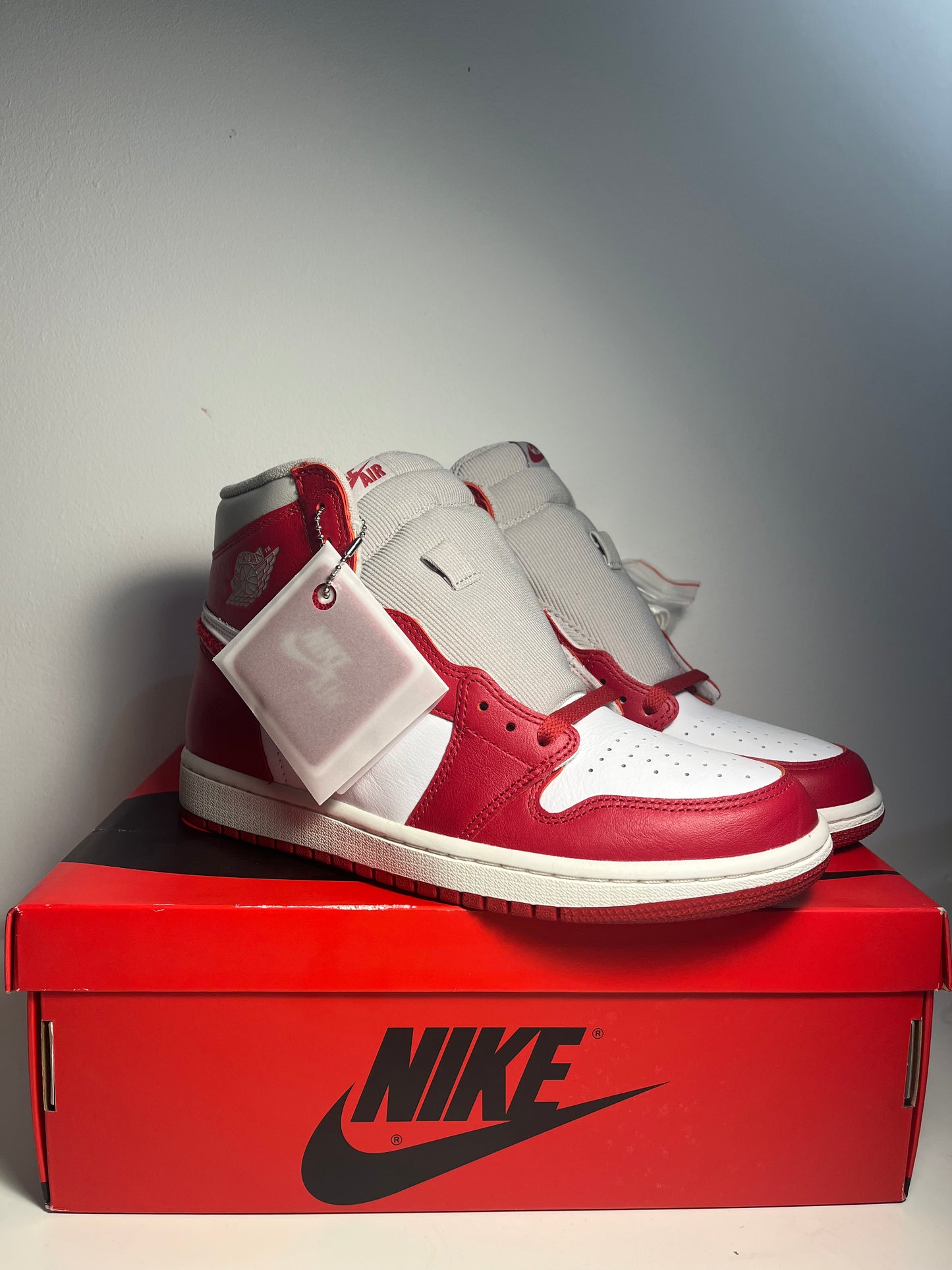 Nike Air Jordan 1 Retro High OG Varsity Red + Free Mystery Box