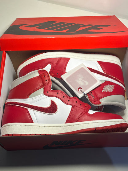 Nike Air Jordan 1 Retro High OG Varsity Red + Free Mystery Box