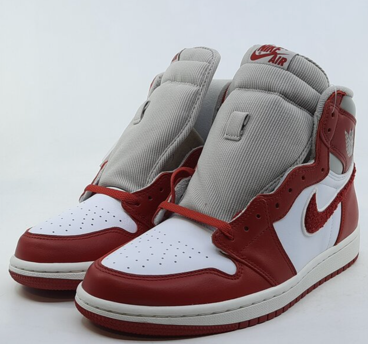 Nike Air Jordan 1 Retro High OG Varsity Red + Free Mystery Box