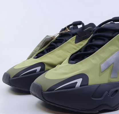 Adidas Yeezy700 MN VN Resin + FREE MYSTERY BOX