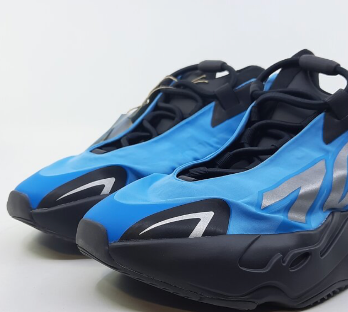 Adidas Yeezy700 MN VN Bright Cyan + FREE MYSTERY BOX